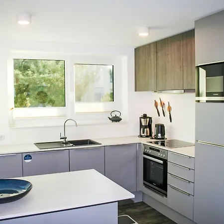 Zwischen Den Huegeln - 153 By Interhome *